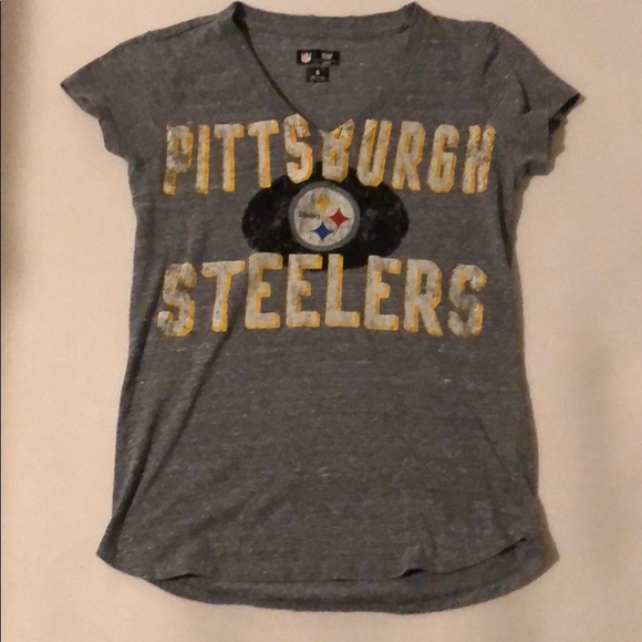 Gear Up! 🏈 Small Pittsburgh Steelers Shirt - Picture 2 of 3